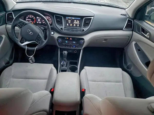 KM8J3CA29JU689166 2018 HYUNDAI TUCSON - Image 8