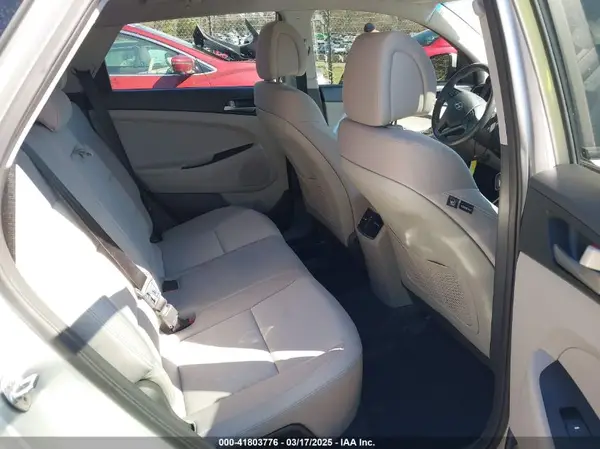 KM8J3CA29JU689202 2018 HYUNDAI TUCSON - Image 8