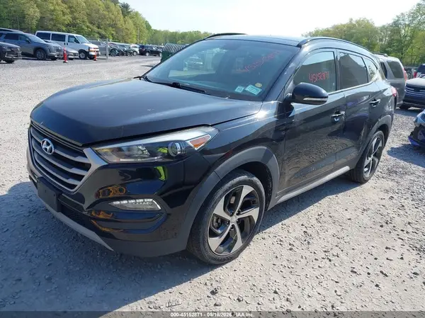 KM8J3CA29JU690818 2018 HYUNDAI TUCSON - Image 2