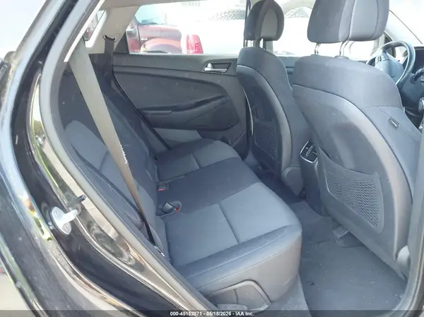 KM8J3CA29JU690818 2018 HYUNDAI TUCSON - Image 8