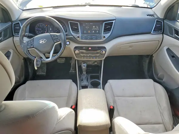 KM8J3CA29JU690964 2018 HYUNDAI TUCSON - Image 8