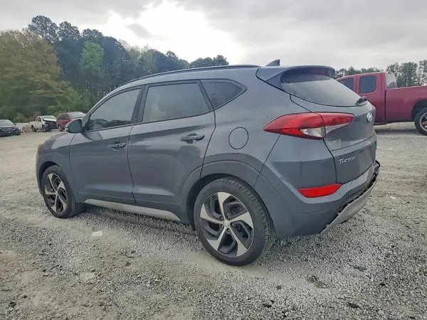 KM8J3CA29JU690981 2018 HYUNDAI TUCSON - Image 2