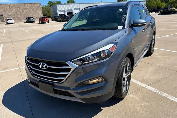 KM8J3CA29JU691113 2018 HYUNDAI TUCSON - Image 2
