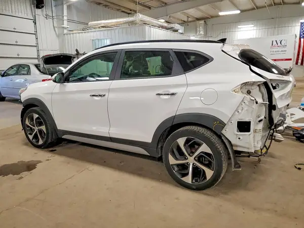 KM8J3CA29JU706516 2018 HYUNDAI TUCSON - Image 2