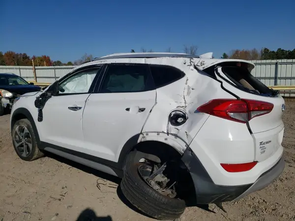 KM8J3CA29JU707391 2018 HYUNDAI TUCSON - Image 2