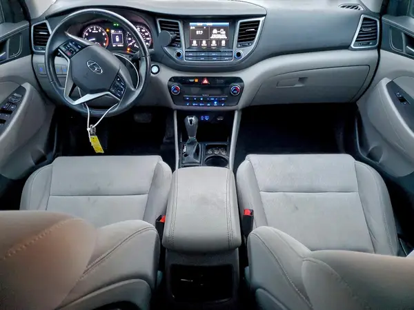 KM8J3CA29JU724675 2018 HYUNDAI TUCSON - Image 8