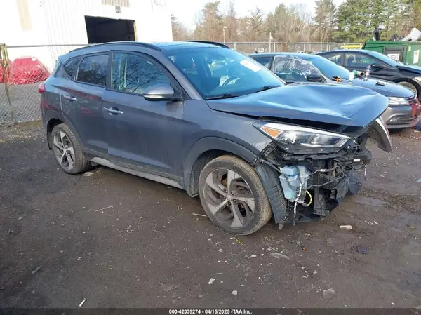 KM8J3CA29JU735305 2018 HYUNDAI TUCSON - Image 1