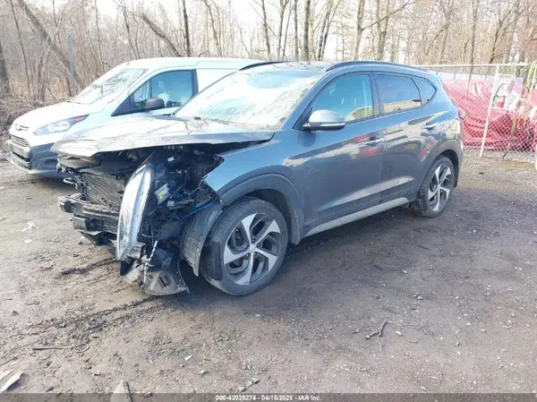 KM8J3CA29JU735305 2018 HYUNDAI TUCSON - Image 2