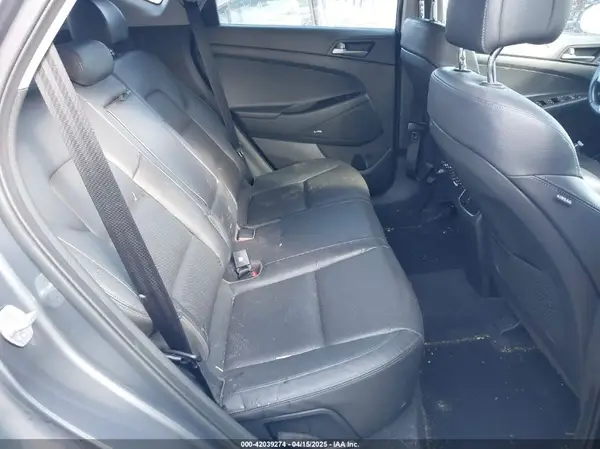 KM8J3CA29JU735305 2018 HYUNDAI TUCSON - Image 8