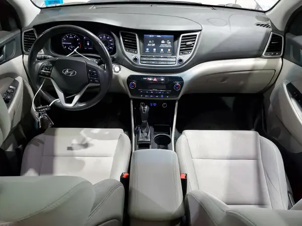 KM8J3CA29JU750516 2018 HYUNDAI TUCSON - Image 8