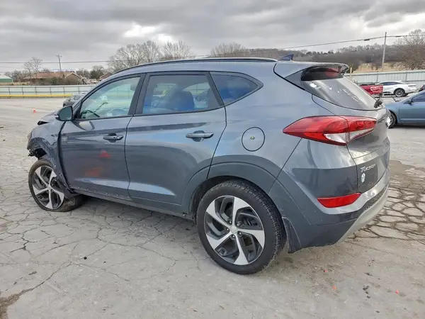 KM8J3CA29JU751908 2018 HYUNDAI TUCSON - Image 2