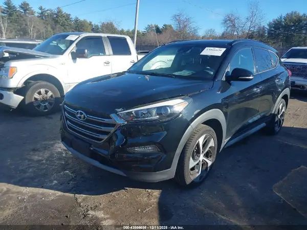 KM8J3CA29JU755960 2018 HYUNDAI TUCSON - Image 2