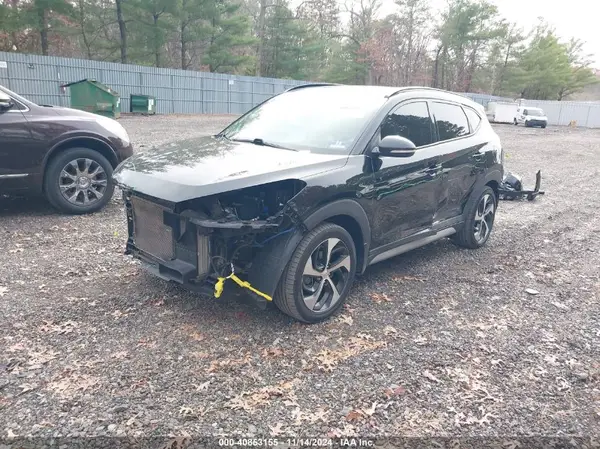 KM8J3CA29JU758261 2018 HYUNDAI TUCSON - Image 2