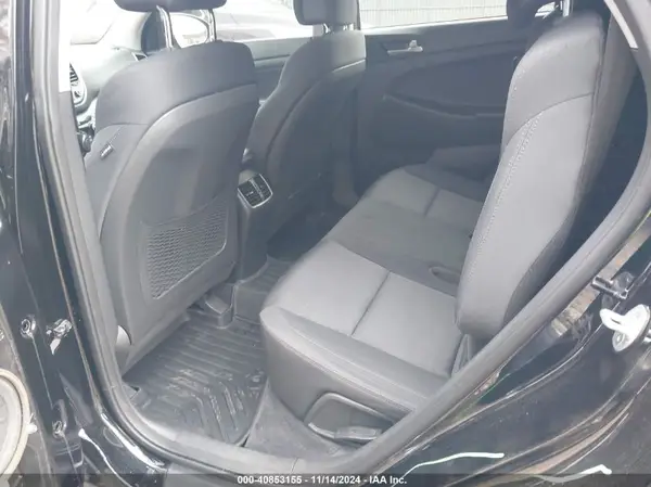 KM8J3CA29JU758261 2018 HYUNDAI TUCSON - Image 8