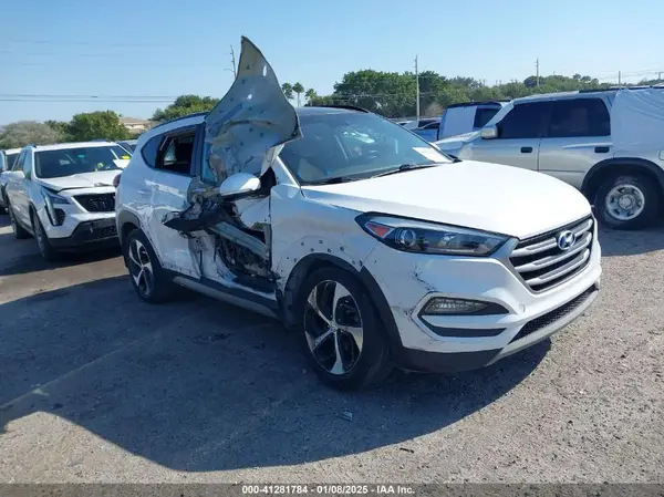 KM8J3CA29JU783936 2018 HYUNDAI TUCSON - Image 1