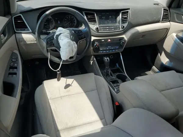 KM8J3CA29JU793687 2018 HYUNDAI TUCSON - Image 8
