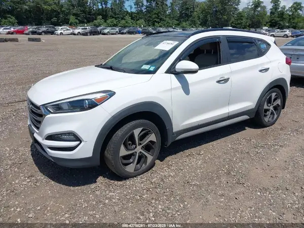 KM8J3CA29JU812240 2018 HYUNDAI TUCSON - Image 2