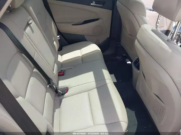KM8J3CA29JU812240 2018 HYUNDAI TUCSON - Image 8
