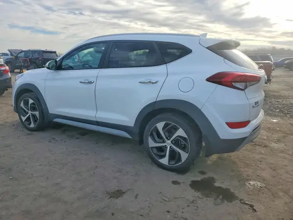 KM8J3CA29JU812478 2018 HYUNDAI TUCSON - Image 2