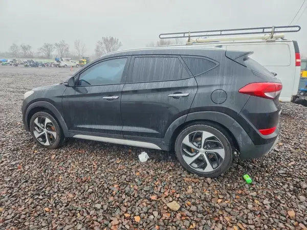 KM8J3CA29JU813470 2018 HYUNDAI TUCSON - Image 2