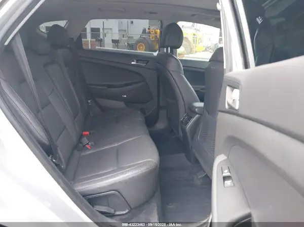 KM8J3CA29JU817227 2018 HYUNDAI TUCSON - Image 8