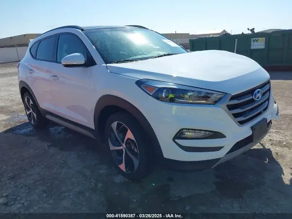 KM8J3CA29JU820337 2018 HYUNDAI TUCSON - Image 1