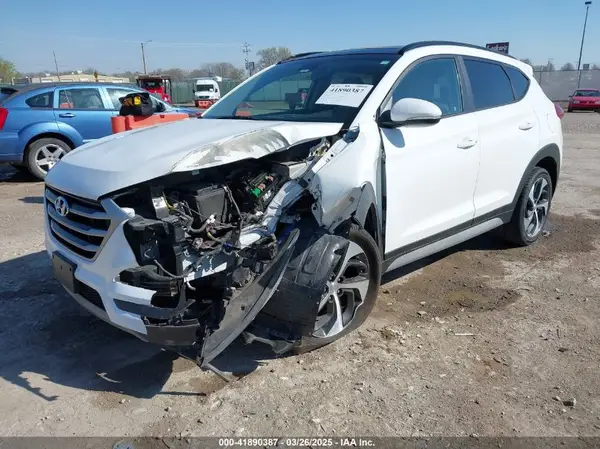 KM8J3CA29JU820337 2018 HYUNDAI TUCSON - Image 2