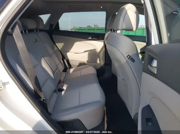 KM8J3CA29JU820337 2018 HYUNDAI TUCSON - Image 8