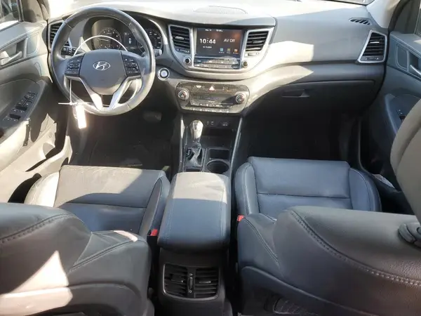 KM8J3CA29JU820354 2018 HYUNDAI TUCSON - Image 8