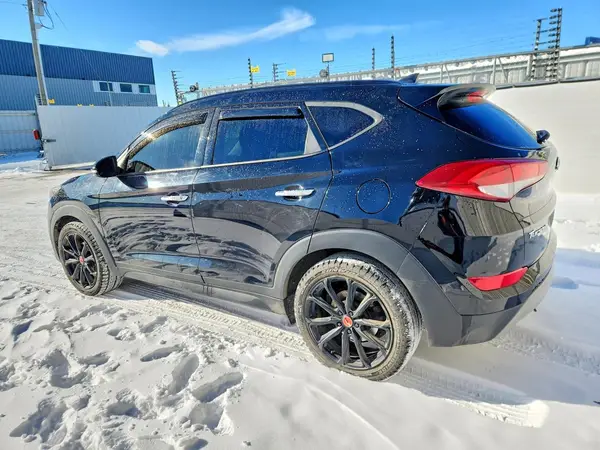 KM8J3CA29JU822184 2018 HYUNDAI TUCSON - Image 2