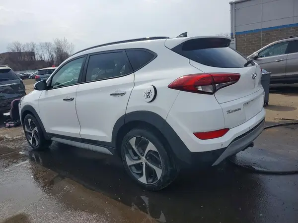 KM8J3CA29JU834934 2018 HYUNDAI TUCSON - Image 2