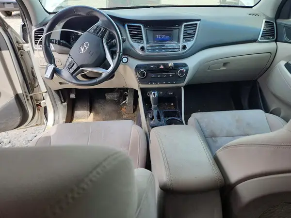 KM8J3CA2XGU034295 2016 HYUNDAI TUCSON - Image 8