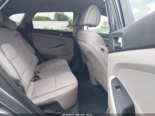 KM8J3CA2XGU083271 2016 HYUNDAI TUCSON - Image 8