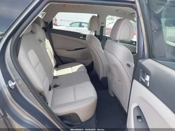 KM8J3CA2XGU133814 2016 HYUNDAI TUCSON - Image 8