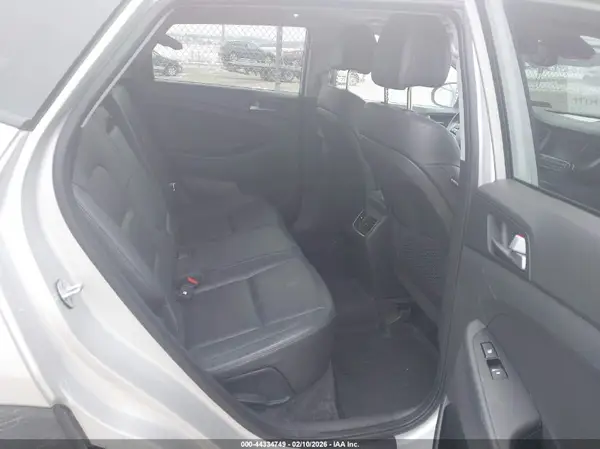 KM8J3CA2XGU225960 2016 HYUNDAI TUCSON - Image 8
