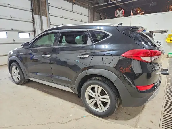 KM8J3CA2XHU273265 2017 HYUNDAI TUCSON - Image 2