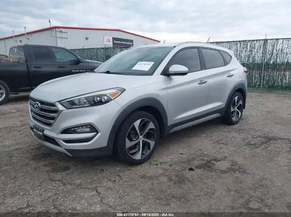 KM8J3CA2XHU274402 2017 HYUNDAI TUCSON - Image 2