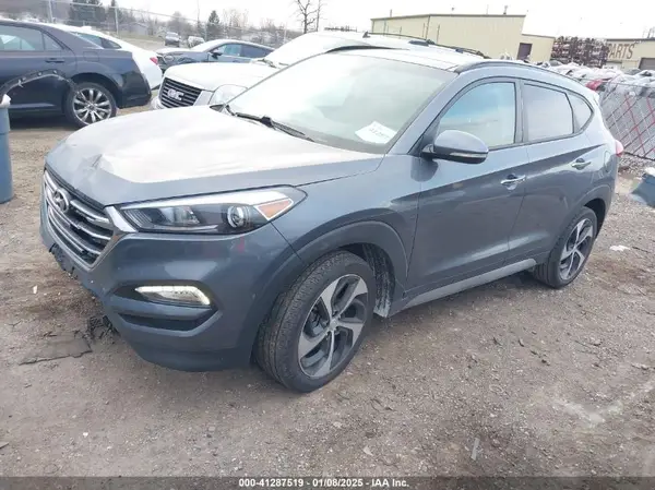 KM8J3CA2XHU275047 2017 HYUNDAI TUCSON - Image 2