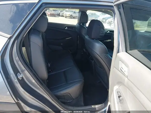 KM8J3CA2XHU290065 2017 HYUNDAI TUCSON - Image 8