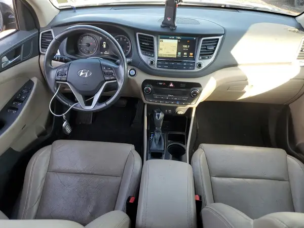 KM8J3CA2XHU293211 2017 HYUNDAI TUCSON - Image 8