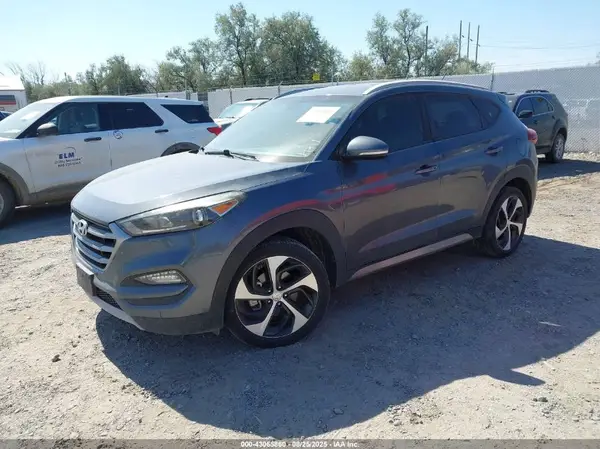 KM8J3CA2XHU304594 2017 HYUNDAI TUCSON - Image 2