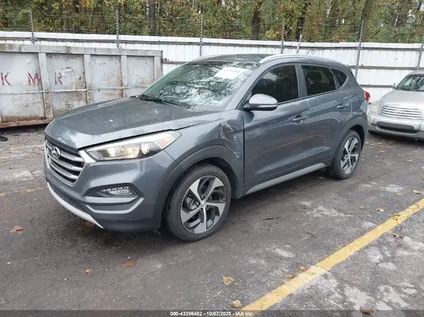 KM8J3CA2XHU336039 2017 HYUNDAI TUCSON - Image 2