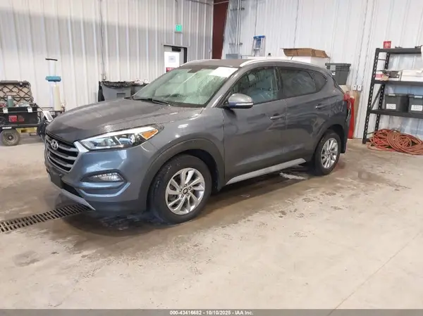 KM8J3CA2XHU382888 2017 HYUNDAI TUCSON - Image 2