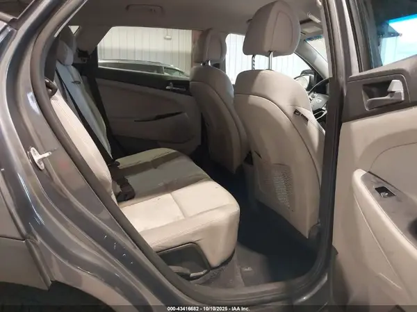 KM8J3CA2XHU382888 2017 HYUNDAI TUCSON - Image 8