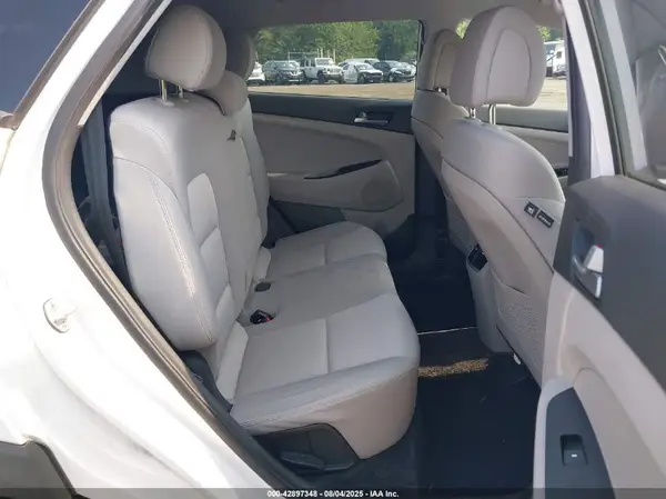 KM8J3CA2XHU383720 2017 HYUNDAI TUCSON - Image 8