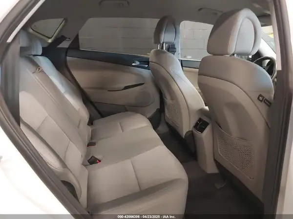 KM8J3CA2XHU388545 2017 HYUNDAI TUCSON - Image 8