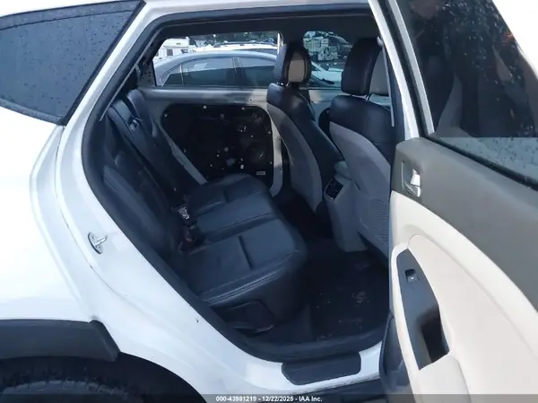KM8J3CA2XHU396337 2017 HYUNDAI TUCSON - Image 8
