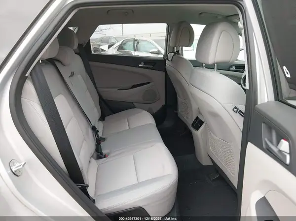 KM8J3CA2XHU407823 2017 HYUNDAI TUCSON - Image 8