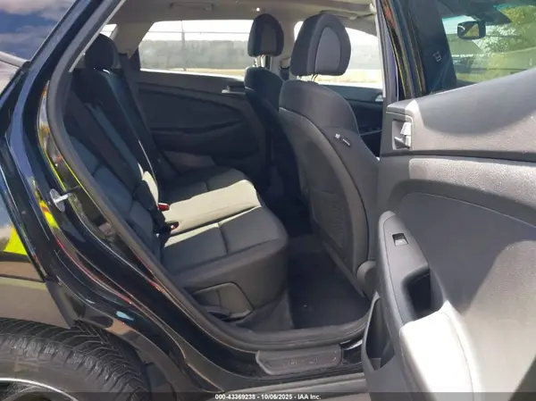 KM8J3CA2XHU565451 2017 HYUNDAI TUCSON - Image 8