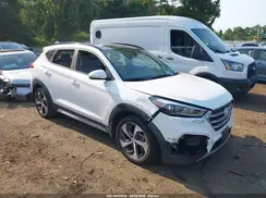 KM8J3CA2XHU568074 2017 HYUNDAI TUCSON